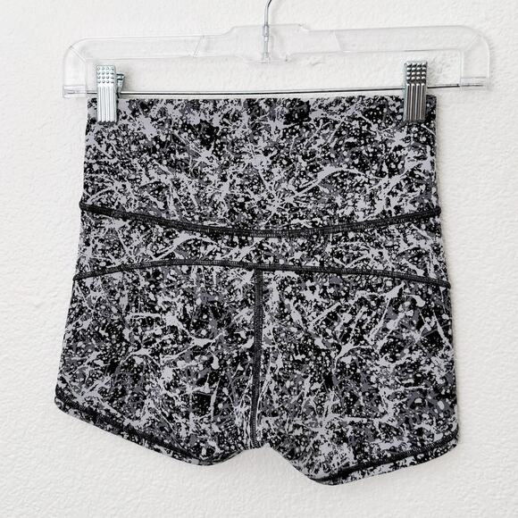 [Lululemon] In Movement Shorts Everlux Paint Splash Black Silver Drop Workout 4 - Picture 2 of 12